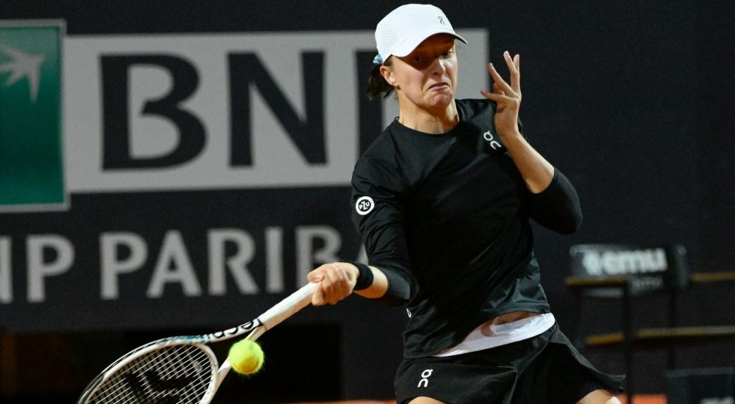 Swiatek retires from Italian Open quarterfinal with thigh injury
